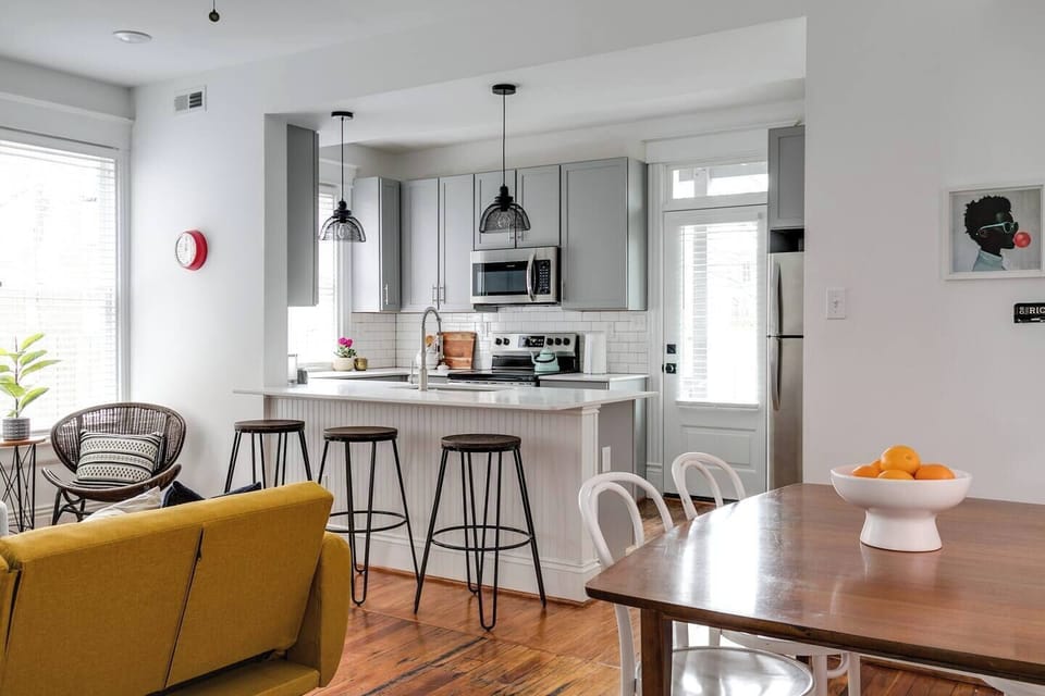 Kitchen: Modern design with sleek finishes, perfect for culinary adventures and casual gatherings!
