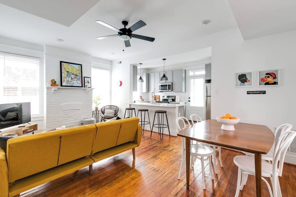 Living Area: Bright, modern space with vibrant decor and inviting furniture for relaxing gatherings!