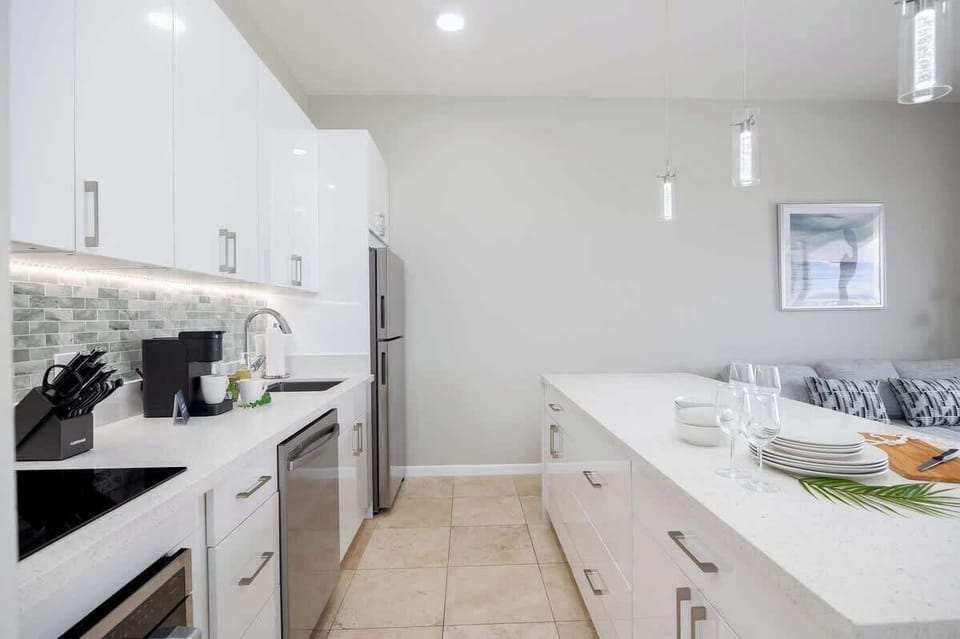 Full-equipped kitchen with dishwasher
