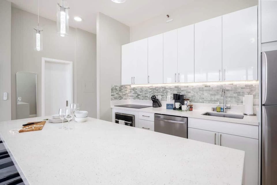 Full-equipped kitchen with dishwasher