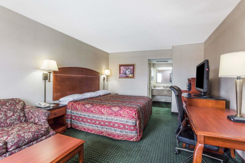 Desk, iron/ironing board, free WiFi, bed sheets
