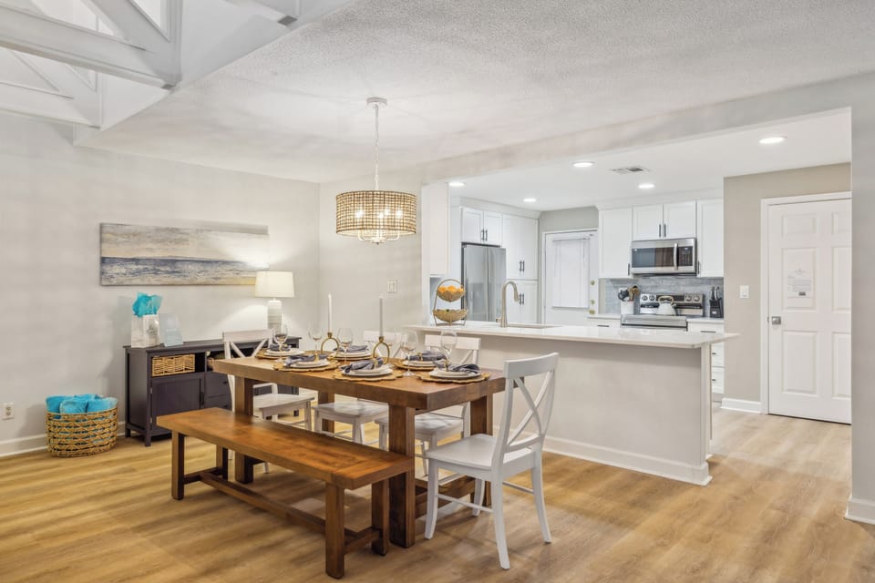 Dining table featuring 6 chairs.