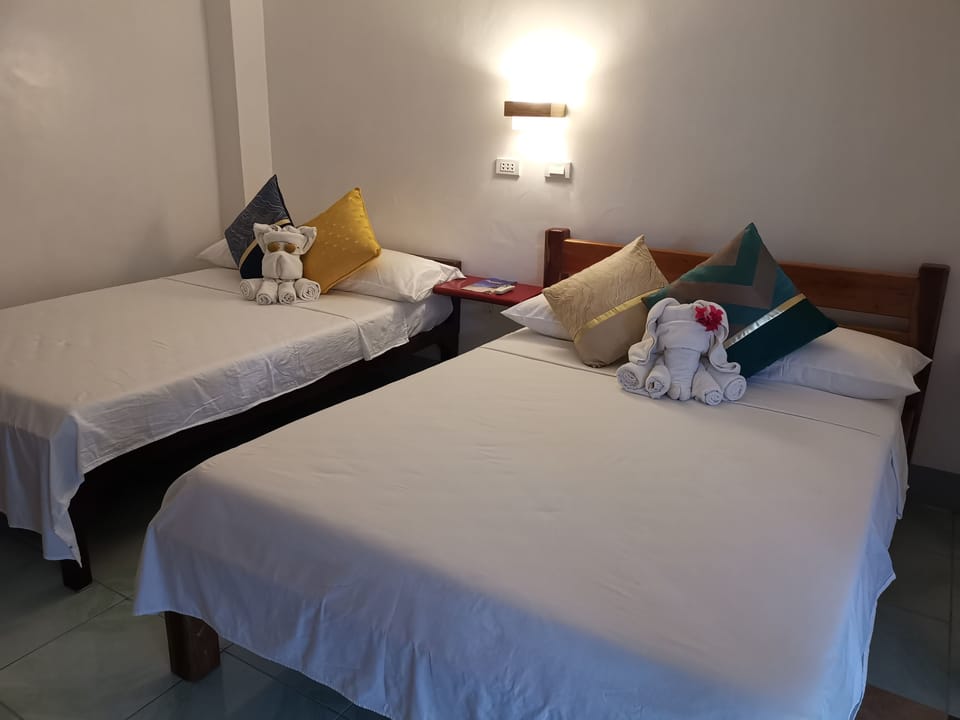 Comfort Quadruple Room | Desk, laptop workspace, free WiFi