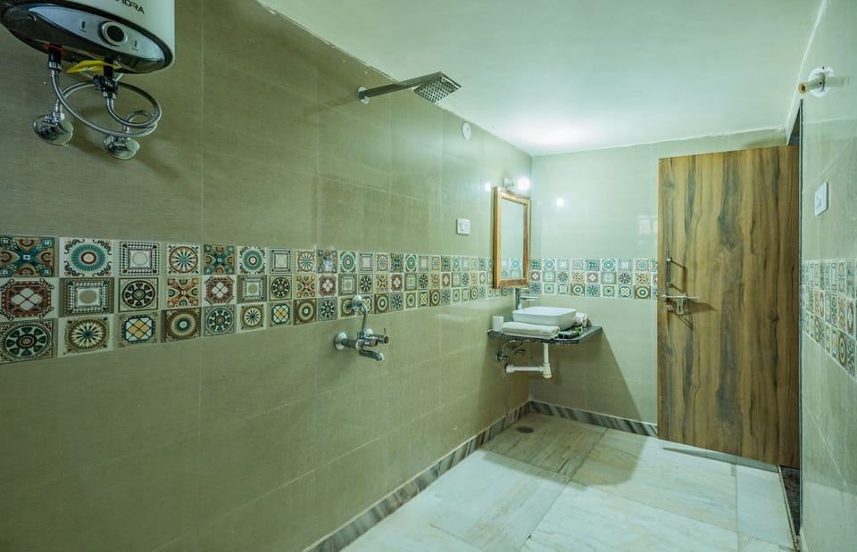 Superior Tent | Bathroom | Shower, hair dryer, bathrobes, slippers