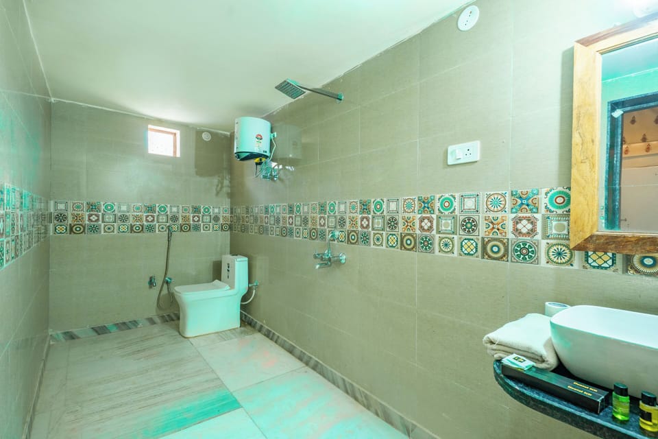 Deluxe Double Room, 1 King Bed | Bathroom | Shower, hair dryer, bathrobes, slippers