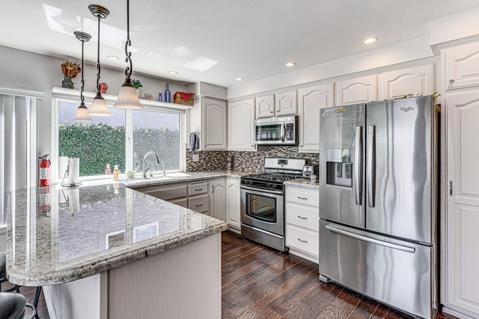 Kitchen | Breakfast Bar w/ Seating | Keurig Coffee Maker | Dishwasher