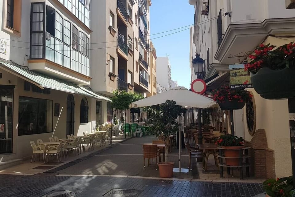Fachada de los Apartamentos a la Calle Real.