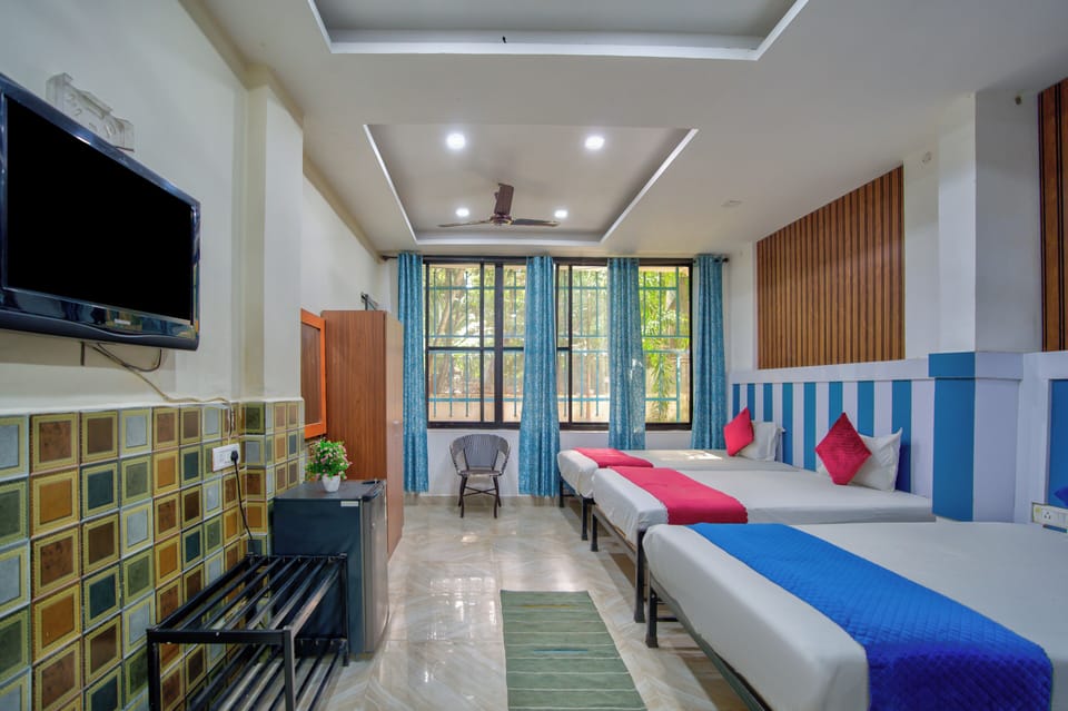 Comfort Quadruple Room, 2 Double Beds | Free WiFi, bed sheets