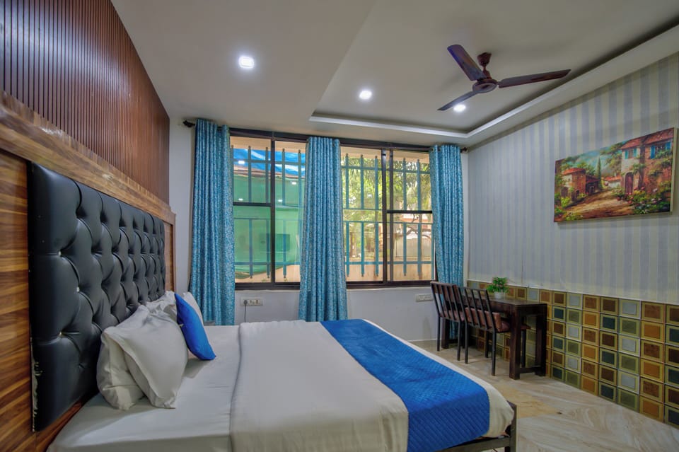 Comfort Quadruple Room, 2 Double Beds | Free WiFi, bed sheets