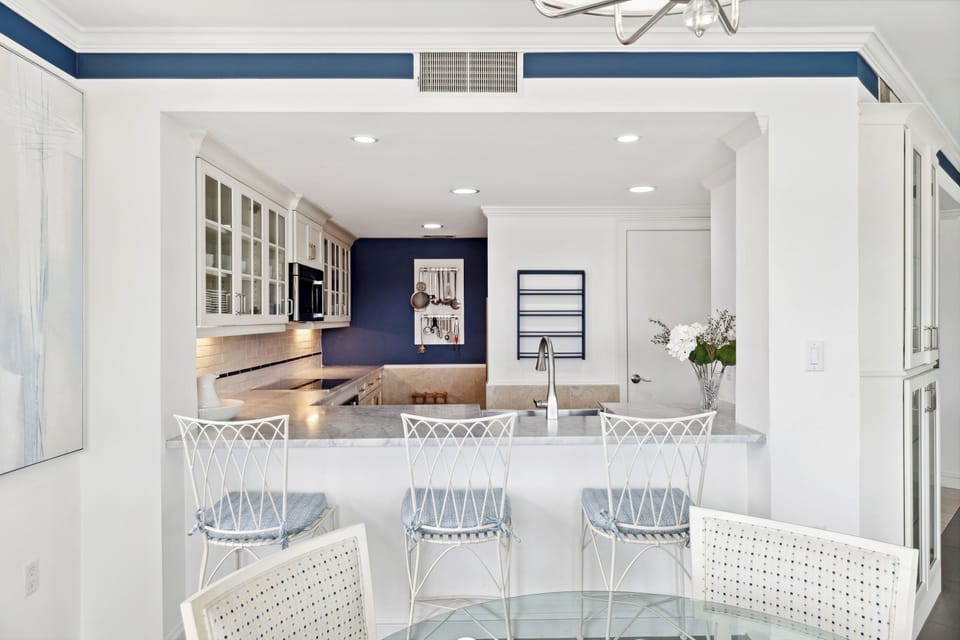 Dining table seats 4, plus 3 at the kitchen bar