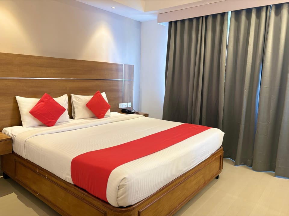 Executive Double Room | Iron/ironing board, free WiFi, bed sheets