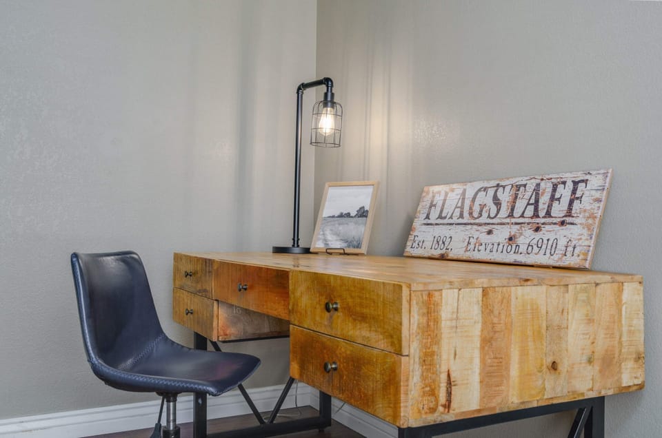 Desk/workspace