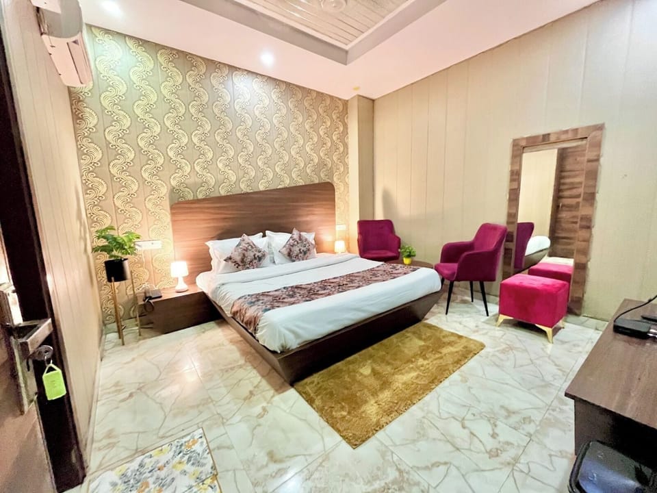 Double or Twin Room | Desk, free WiFi