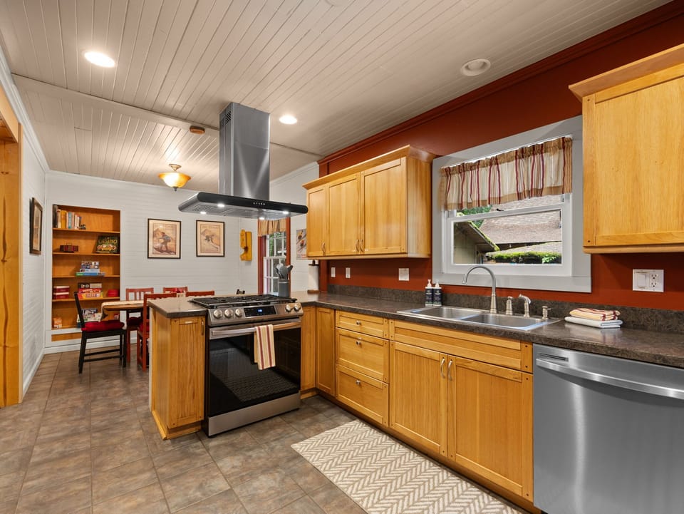 Whip up delicious meals in our fully equipped kitchen! With stainless steel appliances and ample space, cooking will be a breeze. Enjoy your culinary adventures here!