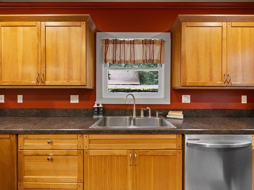 Cozy kitchen with everything you need! Whip up delicious meals in this charming space. Perfect for sharing good times.