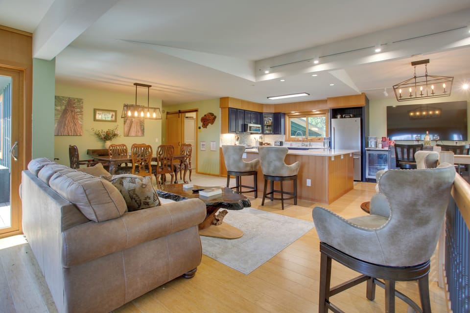 House (5 Bedrooms) | Interior
