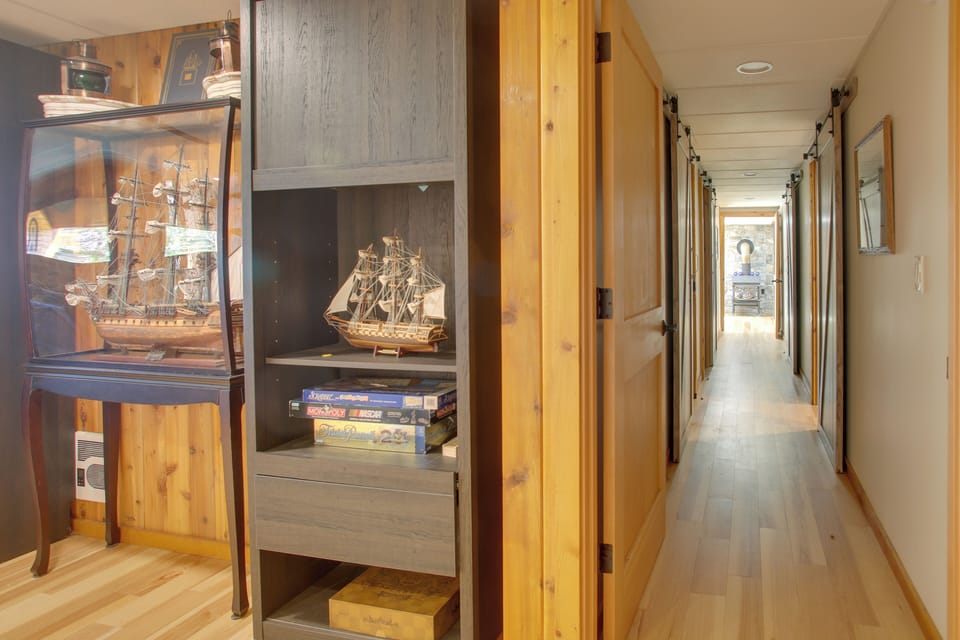 House (5 Bedrooms) | Interior