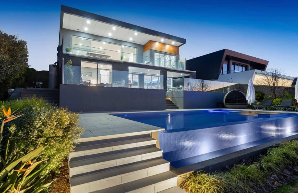 House | 5 bedrooms, high-speed internet