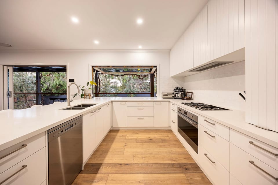 House | 5 bedrooms, high-speed internet