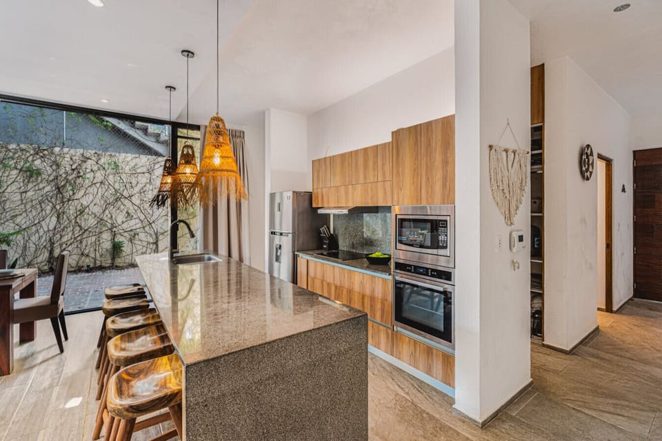Full Kitchen with Fridge, Oven and Microwave and most appliances