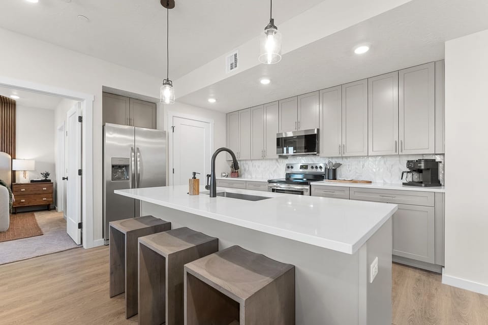 Condo, 3 Bedrooms | Private kitchen | Fridge, oven, coffee/tea maker, toaster