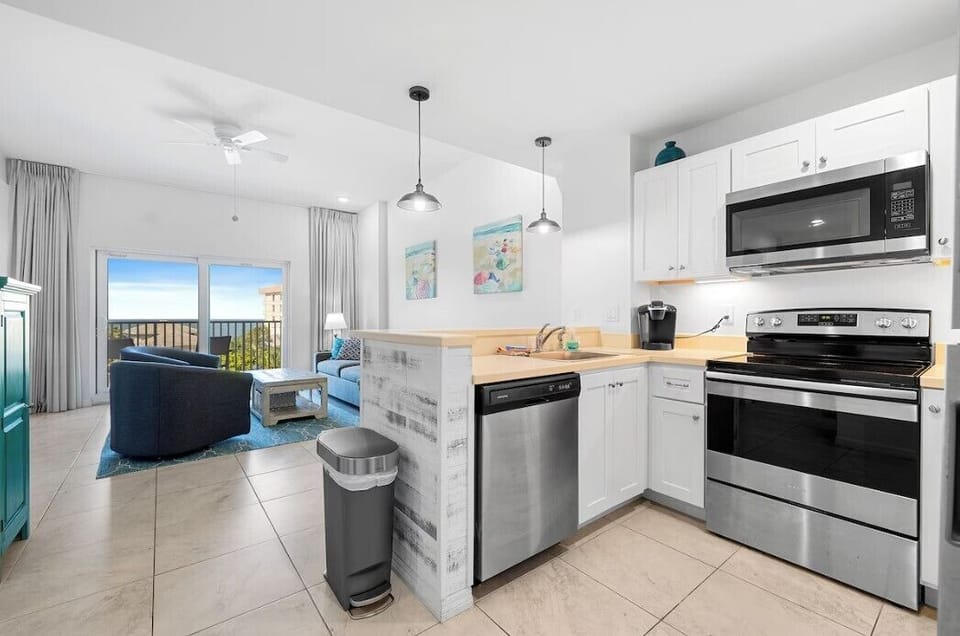 Open and Bright Condo