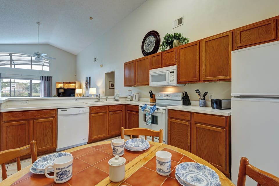 Large fully-equipped kitchen with breakfast nook.