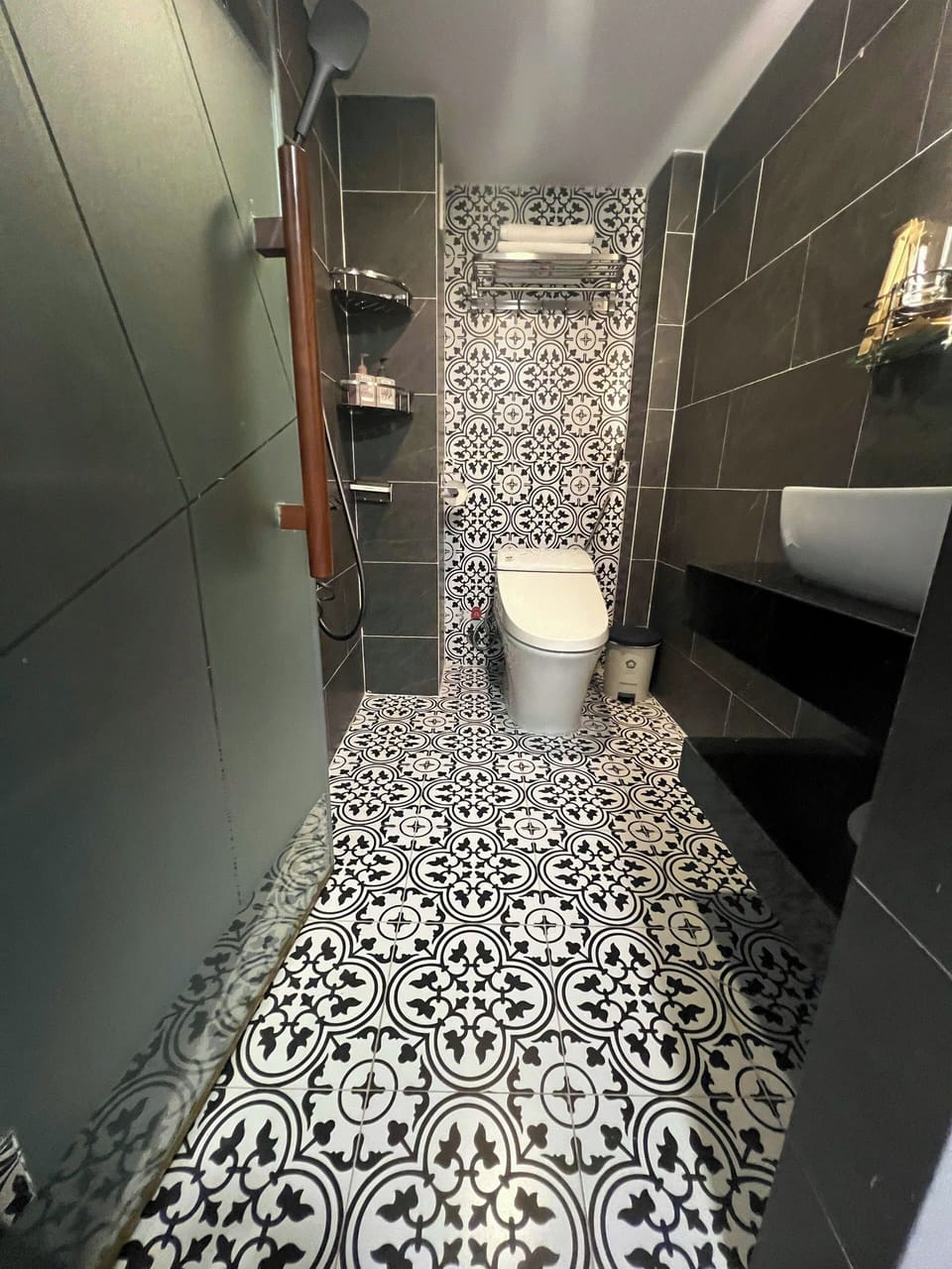 Standard Double Room | Bathroom | Free toiletries, slippers, soap, shampoo