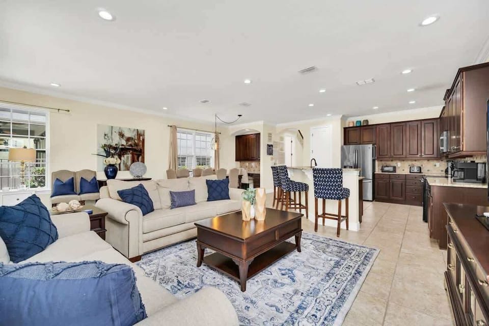 Open-Concept Living & Dining – Spacious and Inviting Gathering Area
