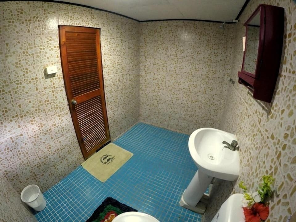 Basic Cottage, Beach View | Bathroom