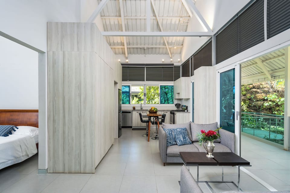 Deluxe Suite, Mountain View | Living area
