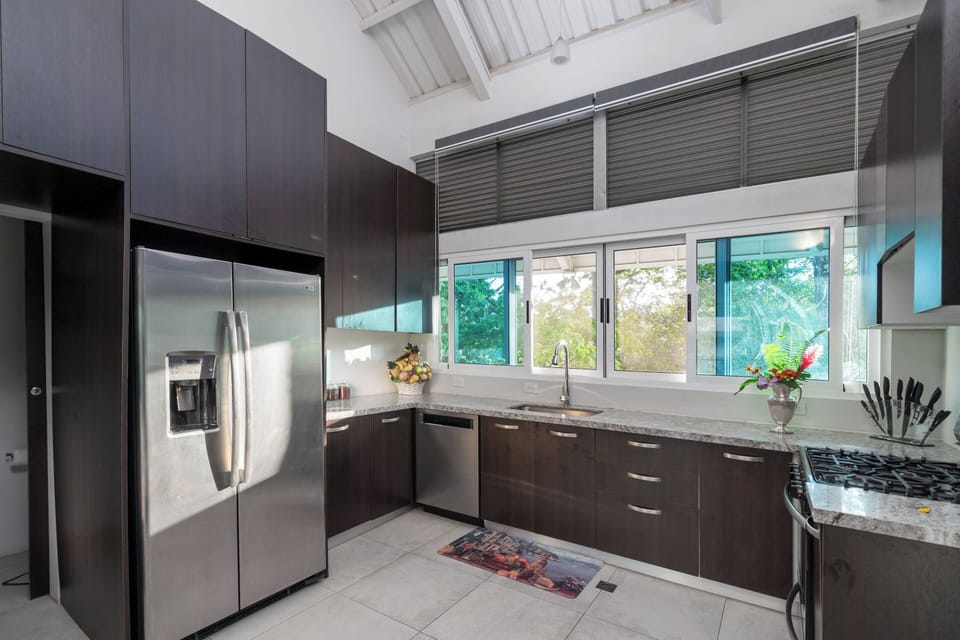 Superior Suite, Garden View | Private kitchen | Fridge, oven, stovetop, cookware/dishes/utensils