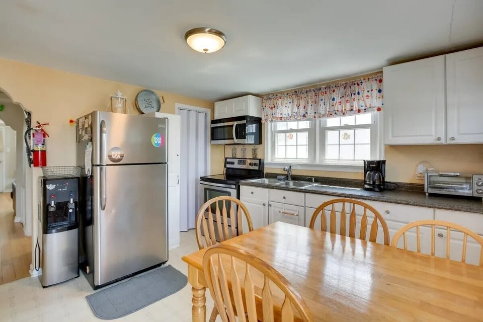 Kitchen- fully stocked just bring your food and beverages!