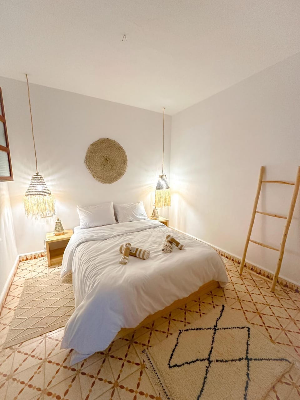 Itri Deluxe Double Room / Shared Bathroom | Free WiFi