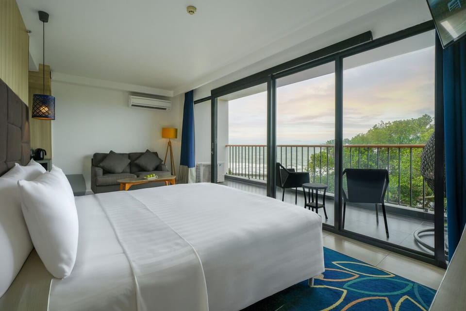 Suite | Premium bedding, minibar, in-room safe, desk