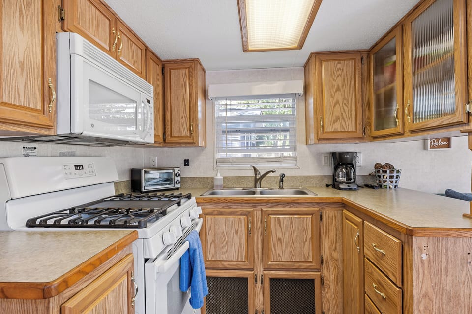 Highlighting the generous counter space, ideal for cooking, meal prep, and keeping your kitchen organized.
