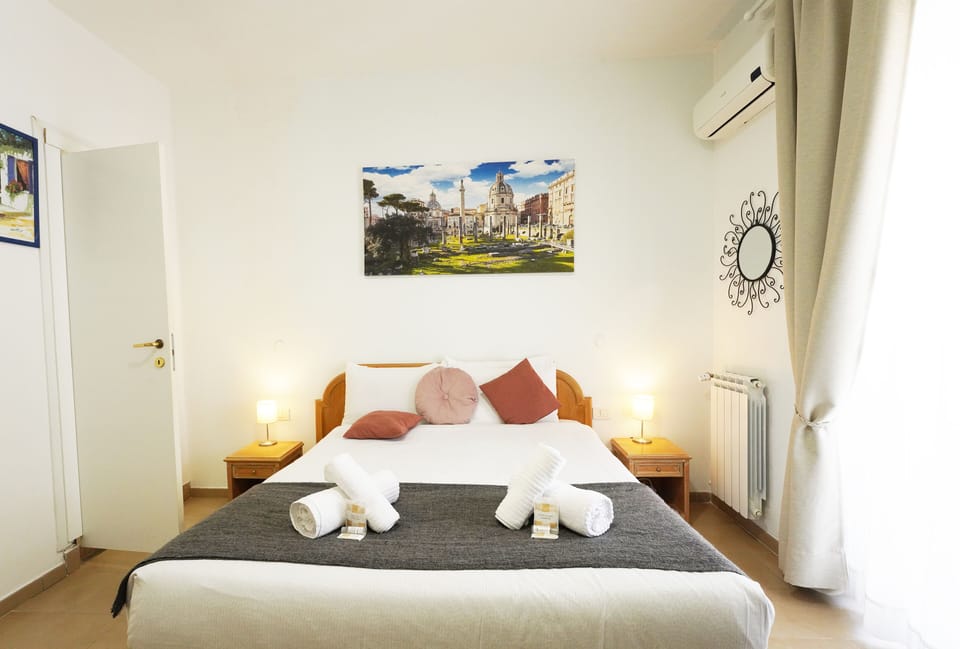 Standard Double Room, Balcony | Egyptian cotton sheets, minibar, in-room safe, desk