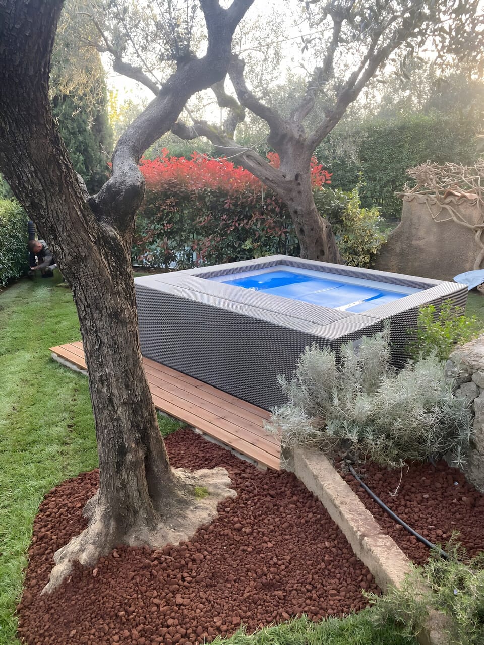 Outdoor spa tub