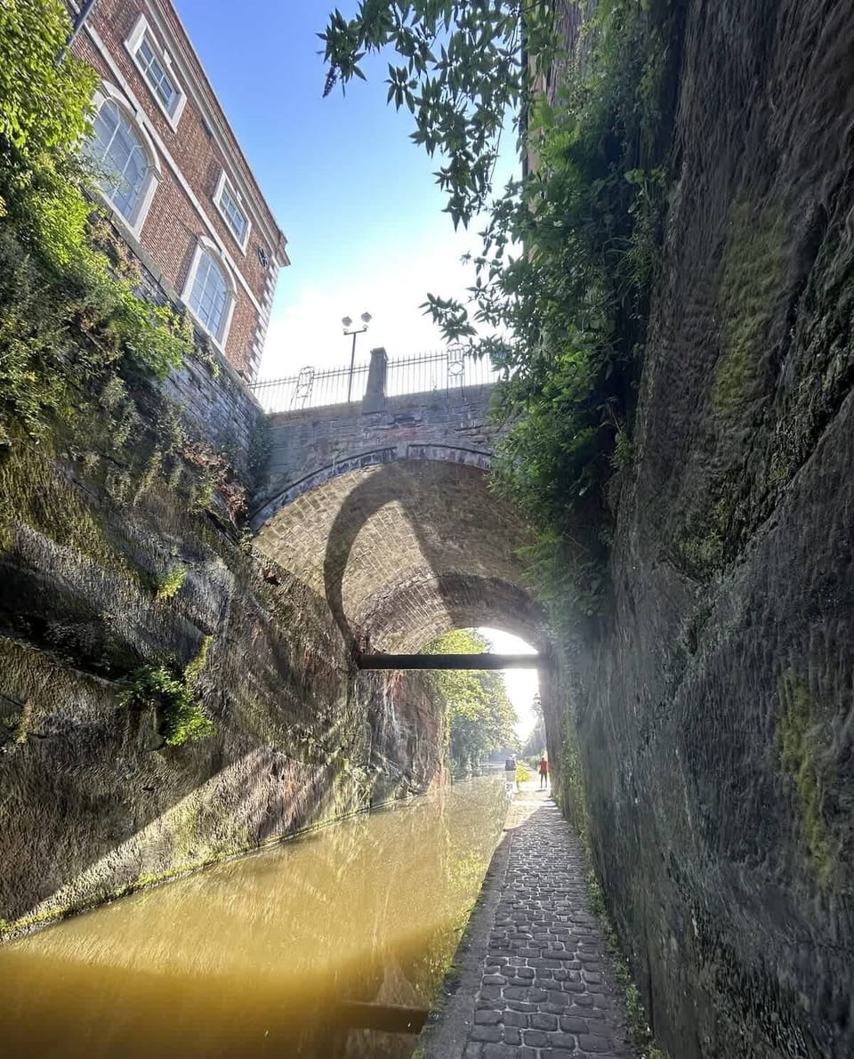 Canal street, perfect for strolling, morning or afternoon jog. Only 10min walk away.