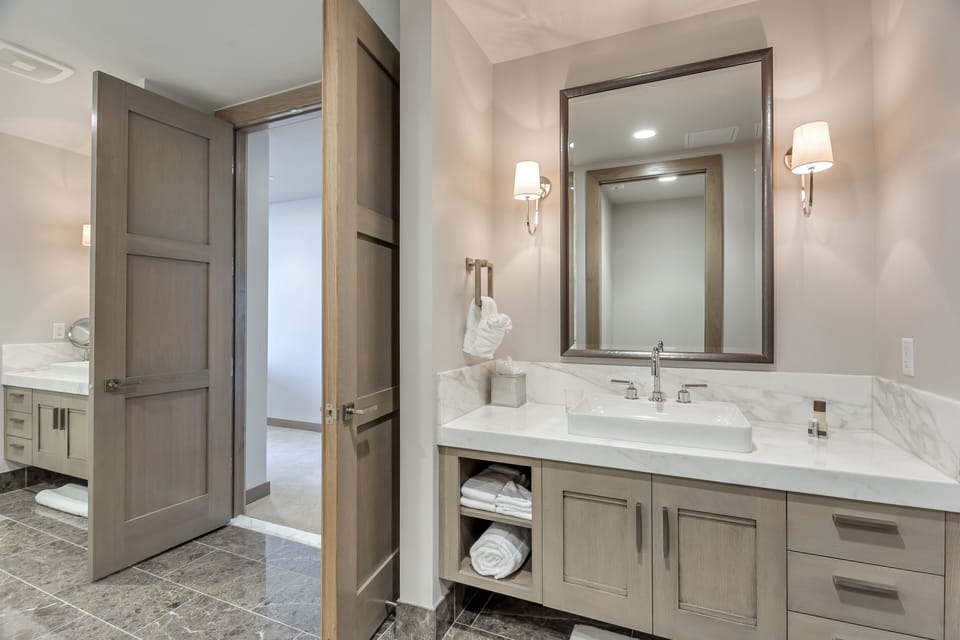Indoors, Double Sink, Sink Faucet, Floor, Door