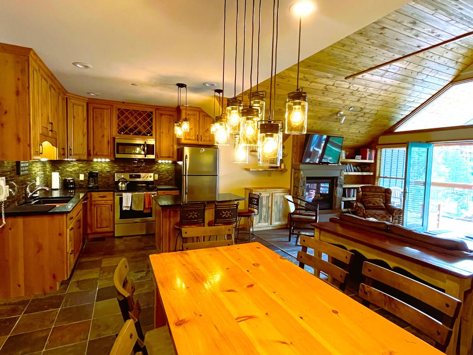 Kitchen and dining room area