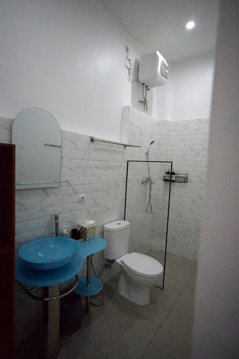 Deluxe Room, 1 King Bed, Balcony, Garden View | Bathroom | Shower, hair dryer, slippers, towels