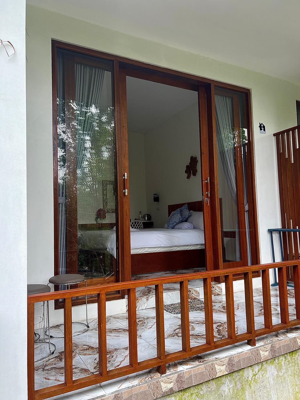 Deluxe Room, 1 King Bed, Balcony, Garden View | Terrace/patio