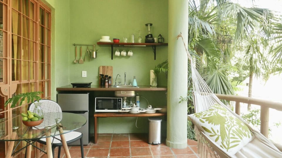 Full Kitchenette with inducion burner, microwave, pots and pans, blender, french press, cutlery, salt and pepper and more!