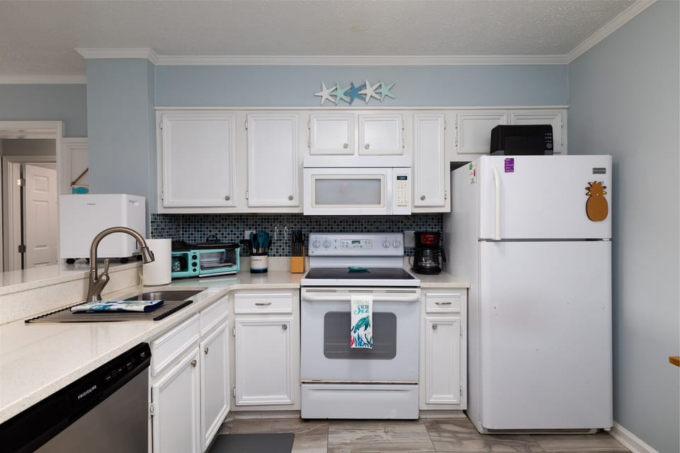 Clean and inviting kitchen setup