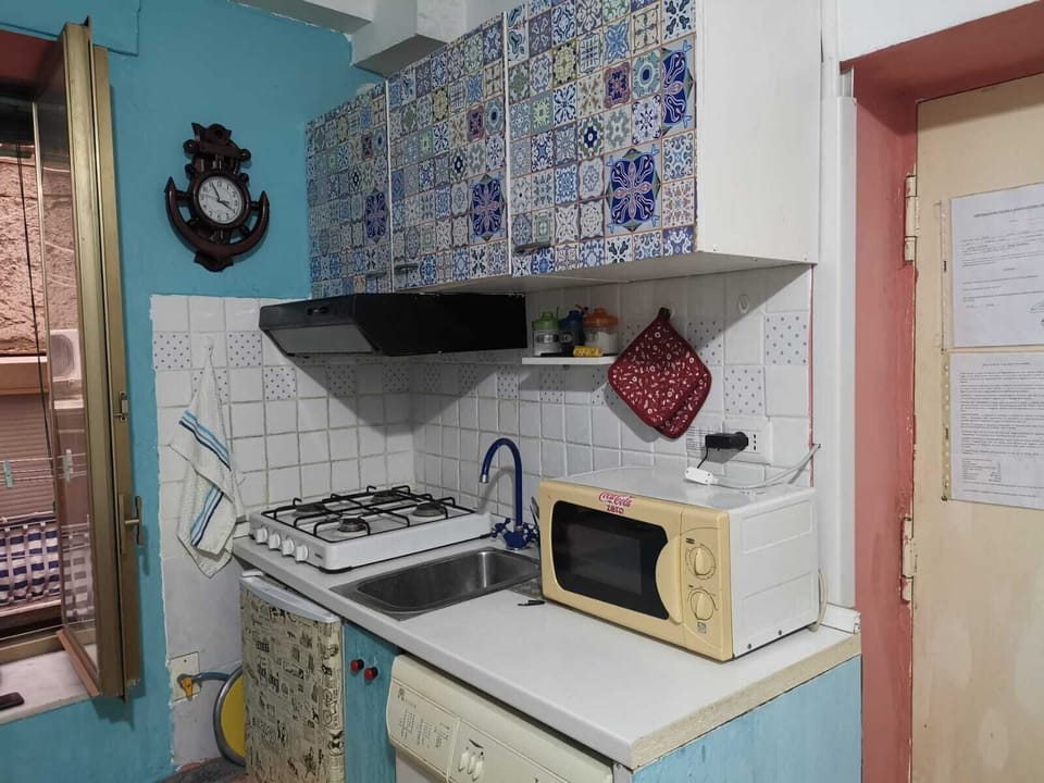 Studio, 1 Bedroom, Balcony, City View | Private kitchen