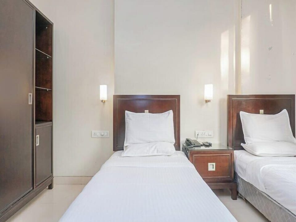 Deluxe Room | Desk, free WiFi