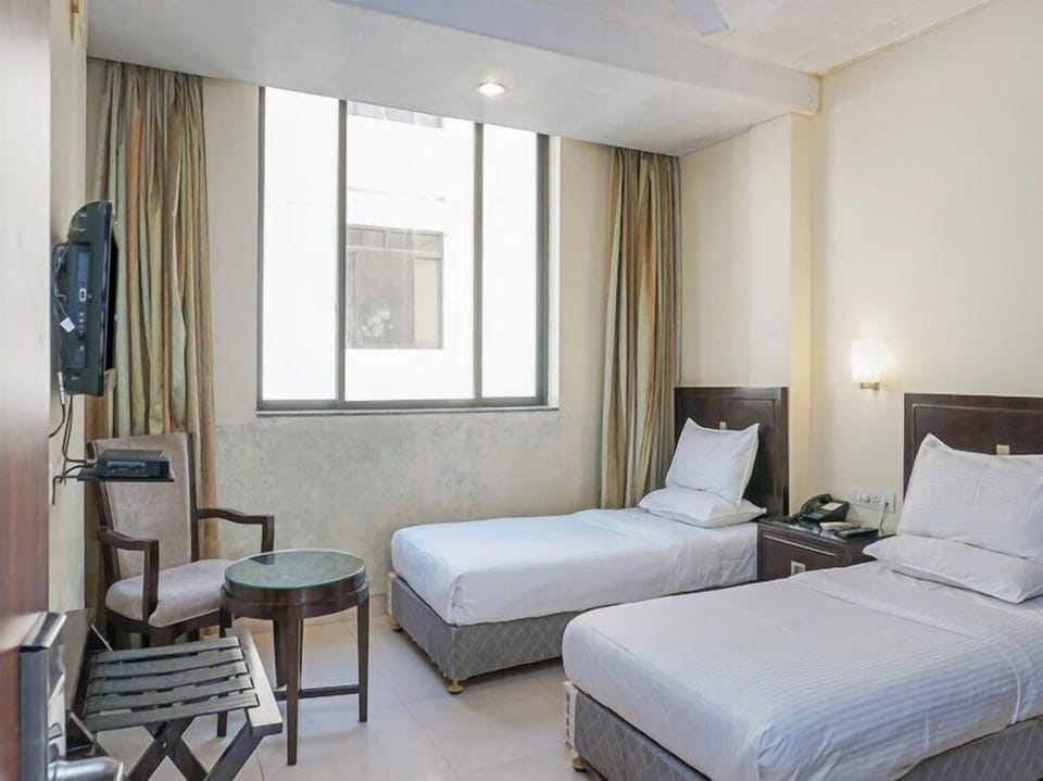 Deluxe Room | Desk, free WiFi