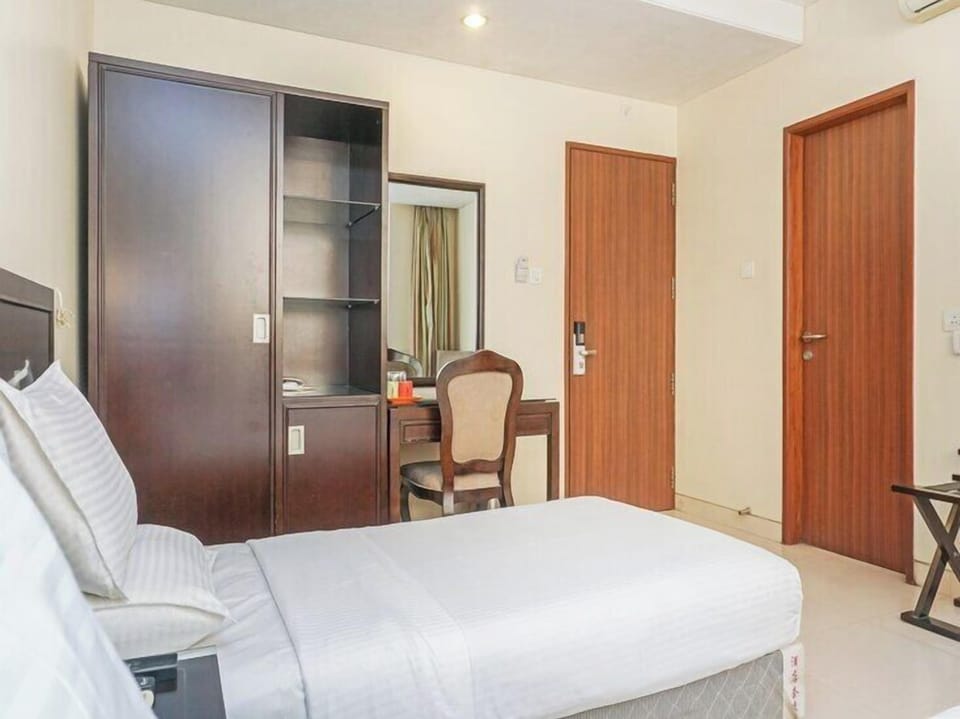 Deluxe Room | Desk, free WiFi