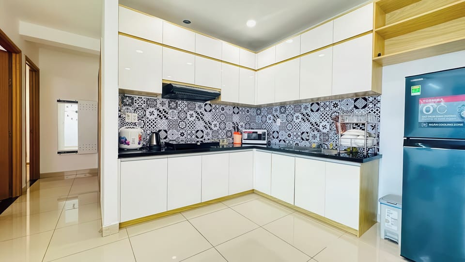 Deluxe Apartment, 2 Bedrooms, Kitchen, City View | Private kitchen | Fridge, microwave, stovetop, cookware/dishes/utensils
